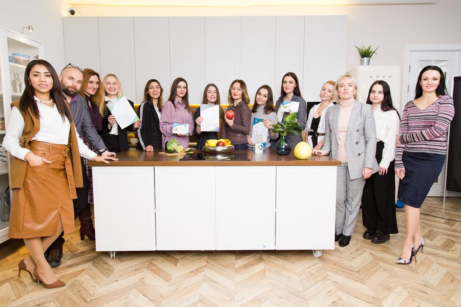 Поток школы BALANCE в учебной кухне